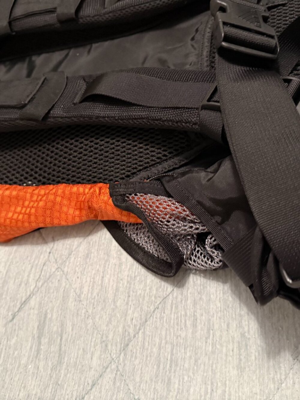 Kelty Torrey 1600 Amber/Black Pack w/o hydration bag - Picture 4 of 16